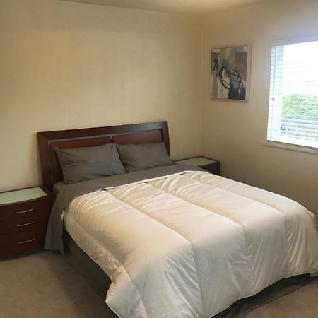 Spacious And Bright Large Suite With Separate Bathroom Richmond Exterior photo