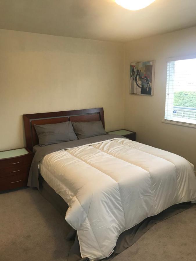 Spacious And Bright Large Suite With Separate Bathroom Richmond Exterior photo