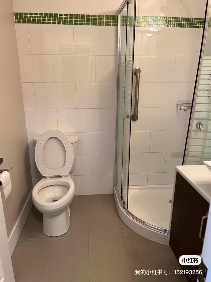 Spacious And Bright Large Suite With Separate Bathroom Richmond Exterior photo